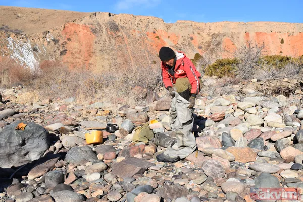 Günlük 389 bin lira kazanıyorlar! Kırgızistan'da altın madencileri dondurucu soğukta altın çıkarıyorlar - 33