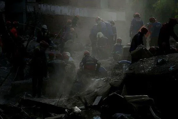 son-dakika-afad-acikladi-izmirdeki-depremde-can-kaybi-11e-yukseldi-1604428570205.jpeg Son dakika: AFAD açıkladı: İzmir'deki depremde can kaybı 111'e yükseldi-2