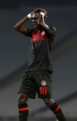 Galatasaray'da Ndao bombası! Feghouli'nin yerine gelecek