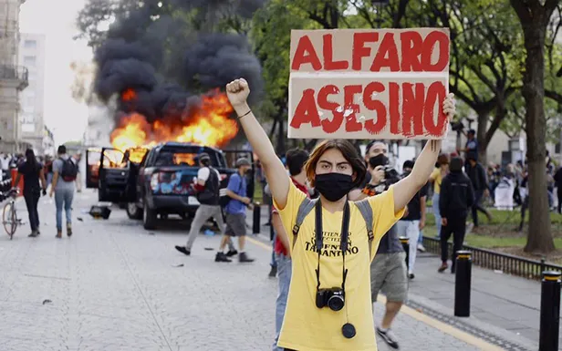 meksikada-george-floyd-olayina-benzer-polis-siddeti-protesto-edildi-1591342421257.jpeg Meksika'da George Floyd olayına benzer polis şiddeti protesto edildi-2
