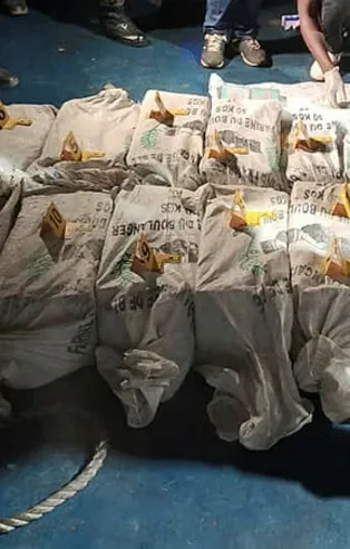 Emniyet son dakika olarak duyurdu! Balıkçı teknesine operasyonda 528 kilogram kokain ele geçirildi