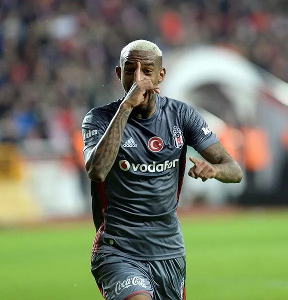 al-nassrda-mutsuz-olan-talisca-icin-besiktas-devreye-girdi-kartal-eski-yildizini-transfer-etmek-istiyor-1646694384857.jpeg