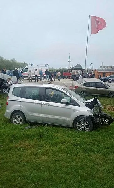 1712862825230.jpeg Sinop'ta zincirleme felaket! 3 aracın karıştığı kazada çok sayıda kişi yaraladı-3