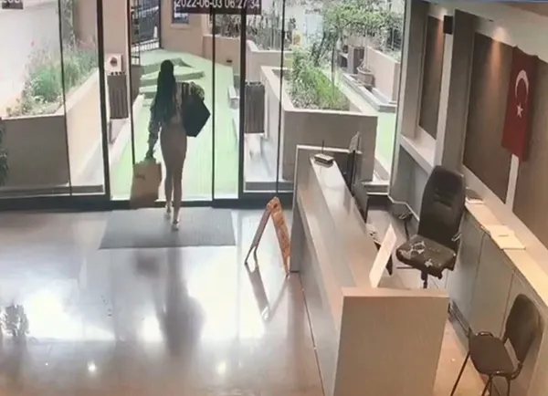 kagithanede-iranli-isadaminin-500-bin-liralik-ziynet-esyasi-ve-1000-dolarini-calan-mini-etekli-hirsiz-dovmesin-1655126888508.jpg Kağıthane'de İranlı işadamının 500 bin liralık ziynet eşyası ve 1000 dolarını çalan mini etekli hırsız dövmesinden tanınarak yakalandı-7