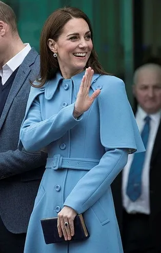 Kate Middleton'ın mavi kabanı olay oldu...