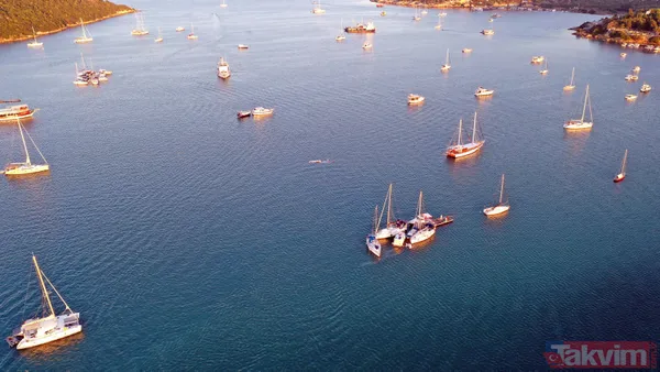 İzmir Seferihisar'da meydana gelen depremin yarattığı yıkım sabah havadan görüntülendi - 7