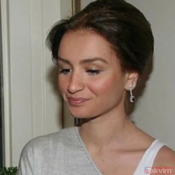 Zübeyde Melek, Kardeşi İdo Tatlıses'in Aksine Eşi Ve Çocuklarıyla Kameralardan Uzak Bir Yaşam Sürdürdü.