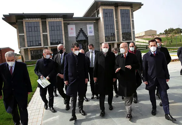 baskan-erdogan-marmara-universitesi-recep-tayyip-erdogan-kulliyesi-insaatini-inceledi-1618673888895.jpg Başkan Erdoğan, Marmara Üniversitesi Recep Tayyip Erdoğan Külliyesi inşaatını inceledi-3