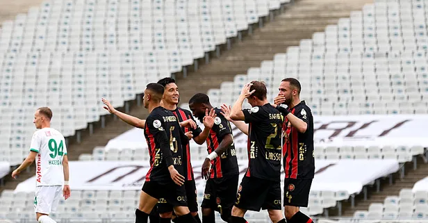 Lige 3 puanlı veda! Fatih Kargümrük Alanyaspor'u 2-1 yendi