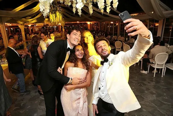 NBA yıldızı Cedi Osman, sevgilisi Ebru Şahin'i jestleriyle uçurdu! 1 milyon TL'lik teklifle kesenin ağzını açtı-5