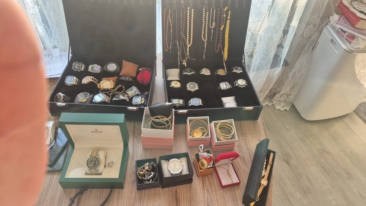 alihan-kuris-sorusturmasinda-4-dalga-operasyon-30-gozalti-karari-23-sirkete-kayyum-secimlere-mudahaleye-desifr-1789894291182.jpeg Alihan Kuriş soruşturmasında 4. dalga operasyon: 30 gözaltı kararı, 23 şirkete kayyum! Seçimlere müdahaleye deşifre-3