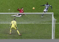 Galatasarayın eski yıldızı Diagne Premier Ligi sallıyor! Manchester Uniteda gol attı İngiliz gazetelerinde manşet oldu