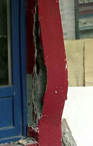 Avcılar'da 5 katlı binanın kolonu çatladı! Gece yarısı tahliye