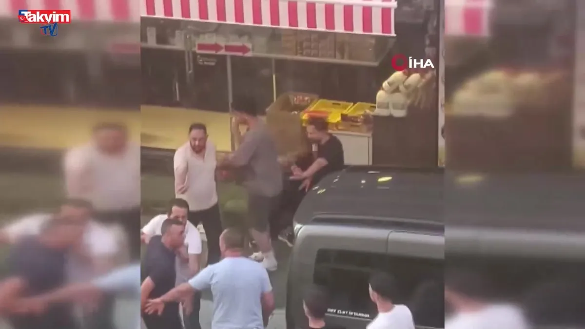 Elinde sopayla geldi: Meydan dayağı yedi
