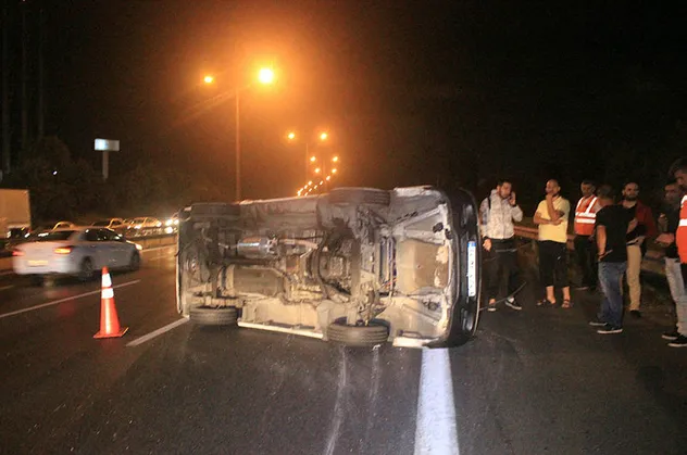 Kağıthane'de minibüs takla attı: 4 yaralı