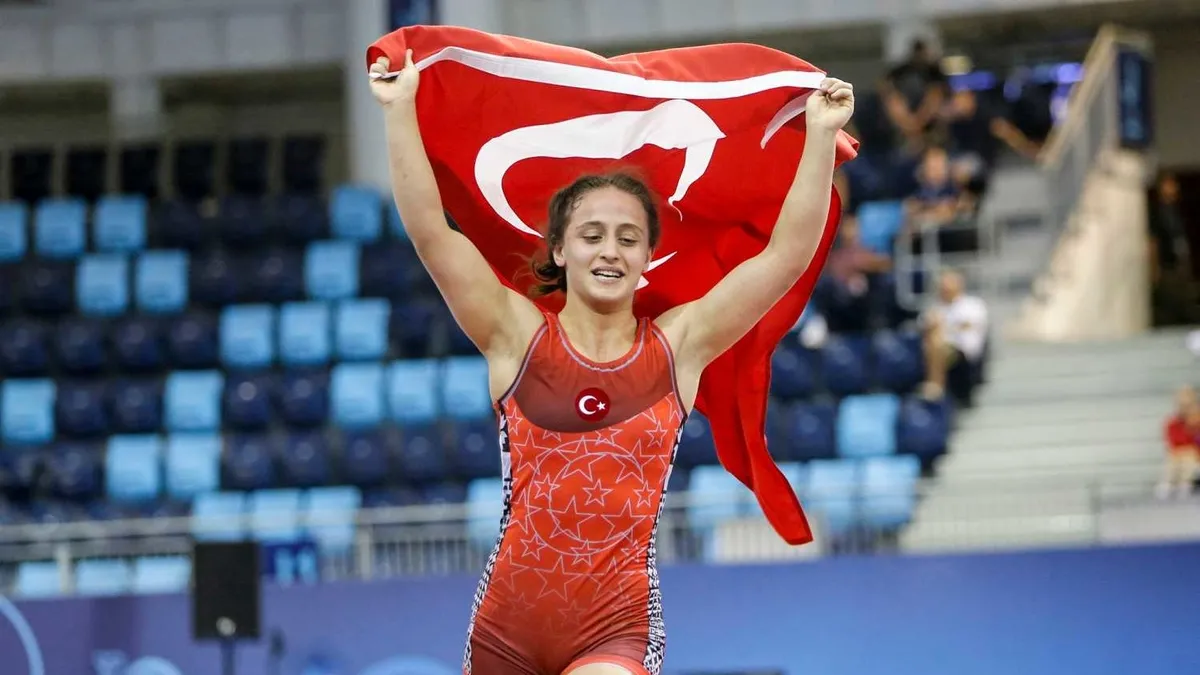 Selvi İlyasoğlu'ndan 62 kiloda bronz madalya