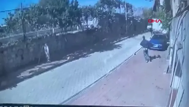 Son dakika: Fatih'te polise alçak saldırı! Şüphelilerin kaçış anı kamerada