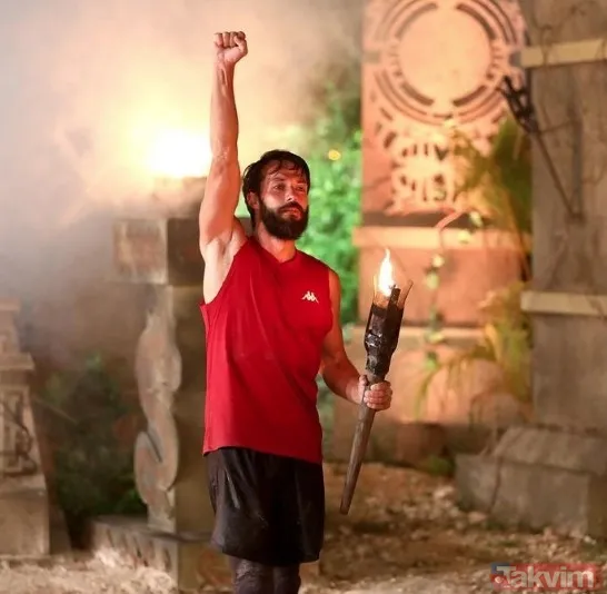 Survivor Hilmi Cem ve sevgilisi Pırıl Atasev'den aşk pozları! Havuzda bir kere daha aşık oldular! "Rönesans tablosu adeta" - 2