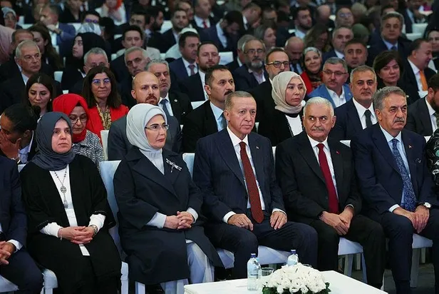 ak-parti-4-olaganustu-kongresi-canli-yayin-baskan-erdogandan-onemli-aciklamalar-1696671493087.jpeg Başkan Erdoğan'dan AK Parti 4. Olağanüstü Kongresi'nde önemli açıklamalar | Terörle mücadele, İsrail - Filistin, Emekli memur maaşı, Sivil anayasa...-2