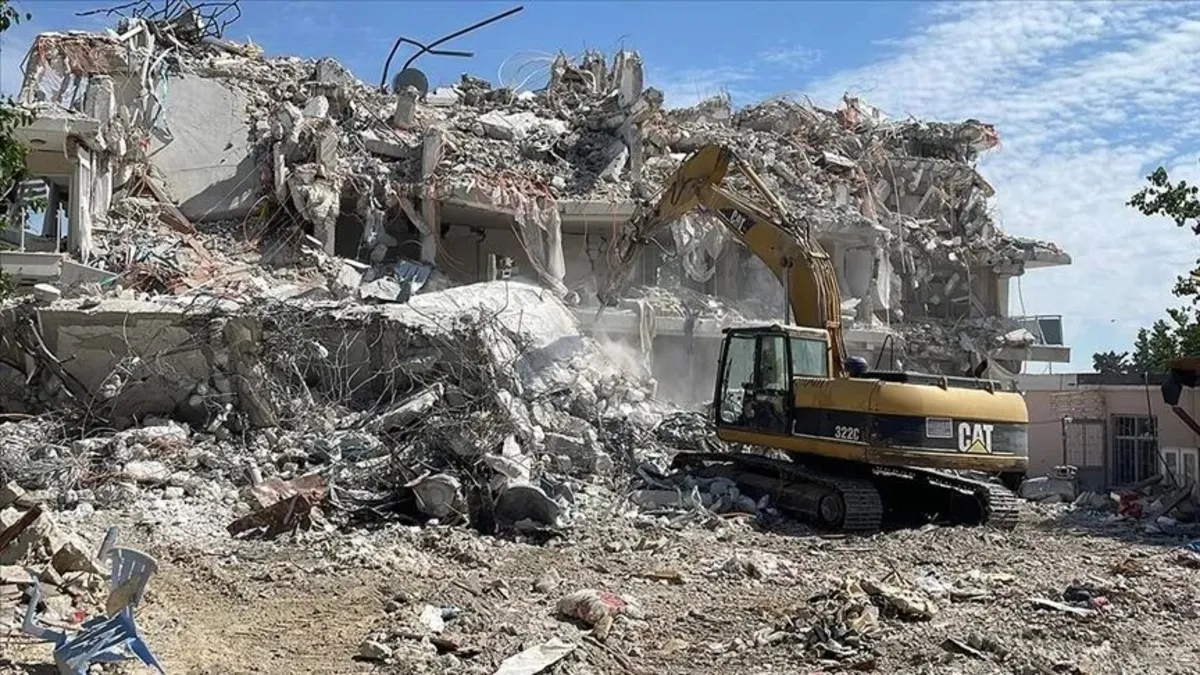 Yüksek yapıların yıkımında güvenlik önlemleri artırıldı: Fenni mesuliyet sınırı 18,50 metre oldu
