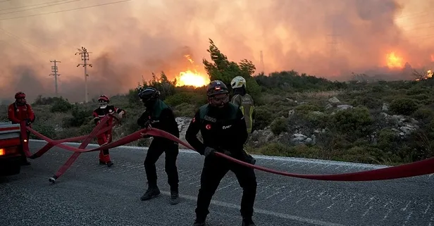 Çeşme’de orman yangını: Mahalleler boşaltıldı