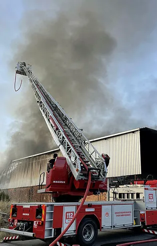 İzmir'de fabrika yangını