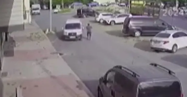 Başakşehir'de facianın eşiğinden dönüldü: El frenini çekmeyi unutunca olanlar oldu