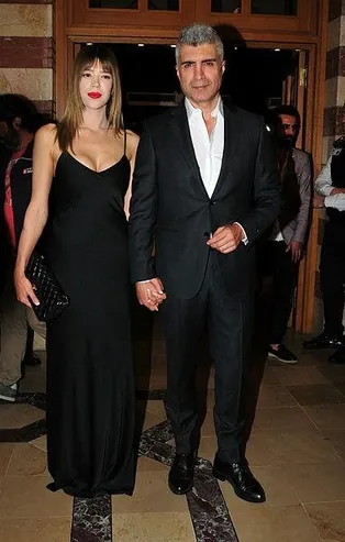 Ayrılan eski eşler tatilde bir araya geldi! Özcan Deniz ve Hülya Avşar eski eşleri ile buluştu