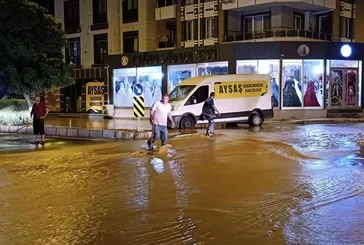Boru patladı 2 mahalleyi su bastı