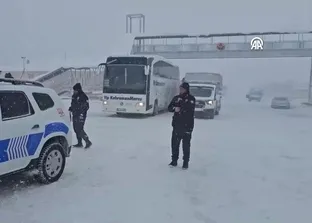 Erzincan-Gümüşhane yolu kapatıldı! Kar ve tipi geçit vermiyor