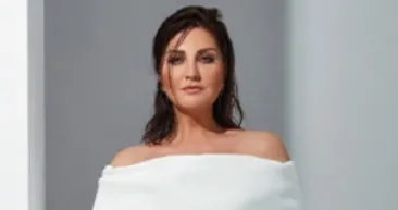Sibel Canın bikinili pozu sosyal medya gündeminde! 50 yaşındaki Sibel Can kızı Melisa ile tatilde...