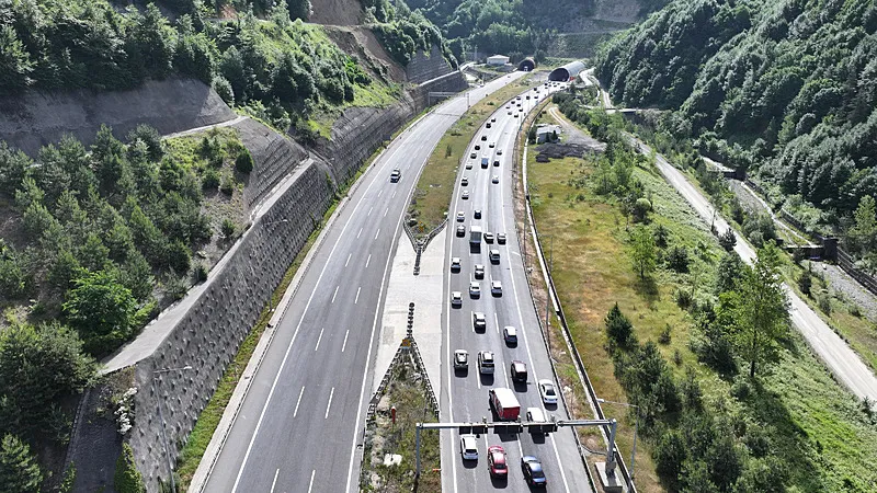 Akın akın gidiyorlar! Kurban Bayramı trafiği böyle görüntülendi | HARİTALI YOL DURUMU - 33