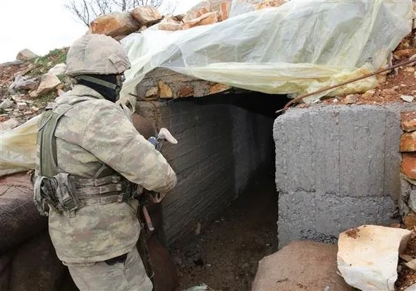 Teröristlerin 300 metrelik 'televizyonlu' tüneli görüntülendi-11