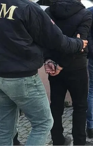 İzmir'de FETÖ operasyonu: 20 tutuklama