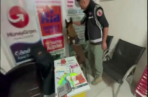 İstanbul Küçükmekmece'de otobüs firmasına kaçak sigara operasyonu-4