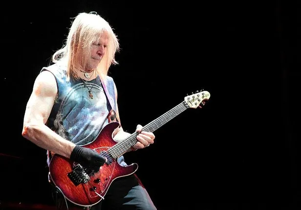 dunyanin-en-onemli-muzik-grubu-deep-purplenin-istanbul-konseri-oncesinde-bakin-hangi-turk-yemeklerini-istedile-1653419982642.jpeg Dünyanın en önemli müzik grubu Deep Purple İstanbul konseri öncesinde bakın hangi Türk yemeklerini istedi-4