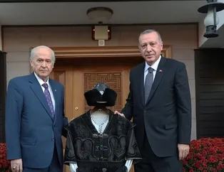 Devlet Bahçeli Başkan Erdoğan'a harekat sonrası hediye etmişti! Bakın o kaftan ne anlama geliyormuş!