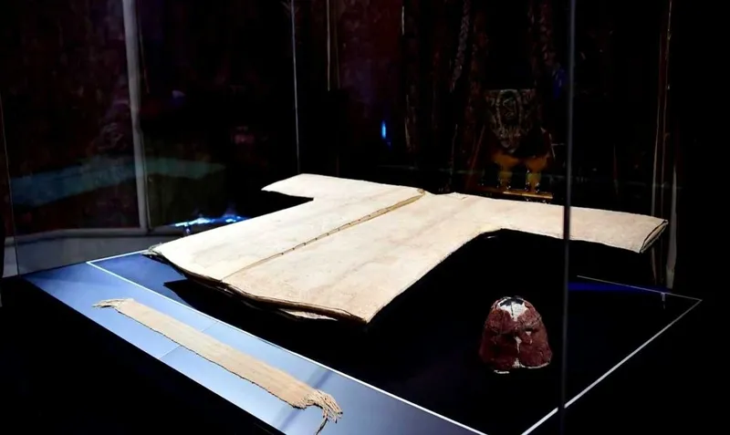 hirka-i-serif-ziyarete-acildi-ramazan-boyunca-acik-kalacak-1771577296528.jpeg Hırka-i Şerif ziyarete açıldı: Ramazan boyunca açık kalacak-3