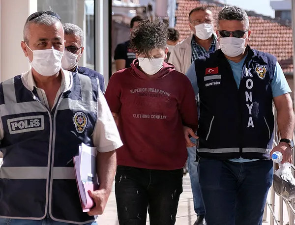 otostopla-kacan-katil-polis-aracina-binince-yakayi-ele-verdi-1603459743997.jpg