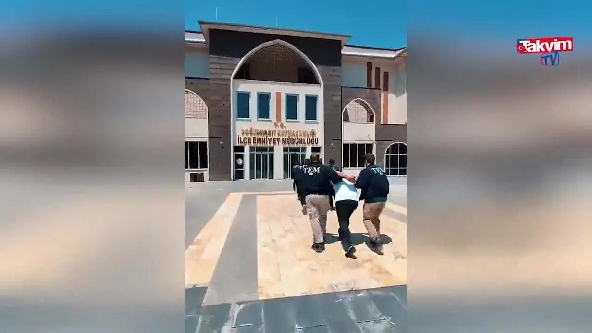 Önce Mersin şimdi de Ağrı! PKK halaylı sistematik provokasyon... Ters kelepçe vuruldu, gereği yapıldı