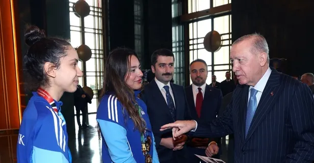 Başkan Erdoğan'dan Külliye'de sürpriz kabul! Milli tekvandocularla bir araya geldi
