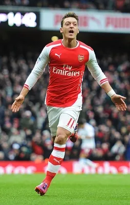 Mesut Özil 3,5 yıllık imzayı attı!
