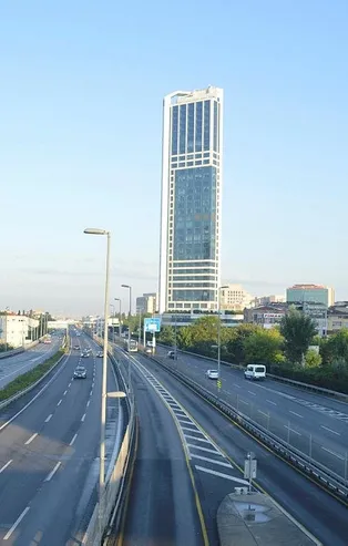 Son dakika: LGS nedeniyle 6 saat sürecek sokağa çıkma kısıtlaması öncesi E-5’te trafik hareketlendi!