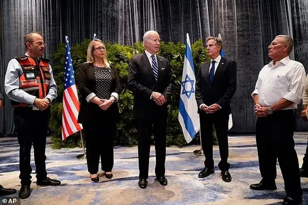 Biden’ın İsrail gezisinde büyük skandal! Beyaz Saray resmen deşifre etti: ABD’yi karıştıran fotoğraf tam bir saat yayında kaldı-3