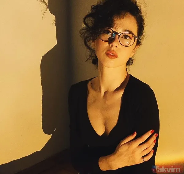 Cem Yılmaz’ın 13 yaş küçük sevgilisi ortaya çıktı! Bakın gönlünü kime kaptırmış! Topuklu ayakkabının gizemi çözüldü - 22