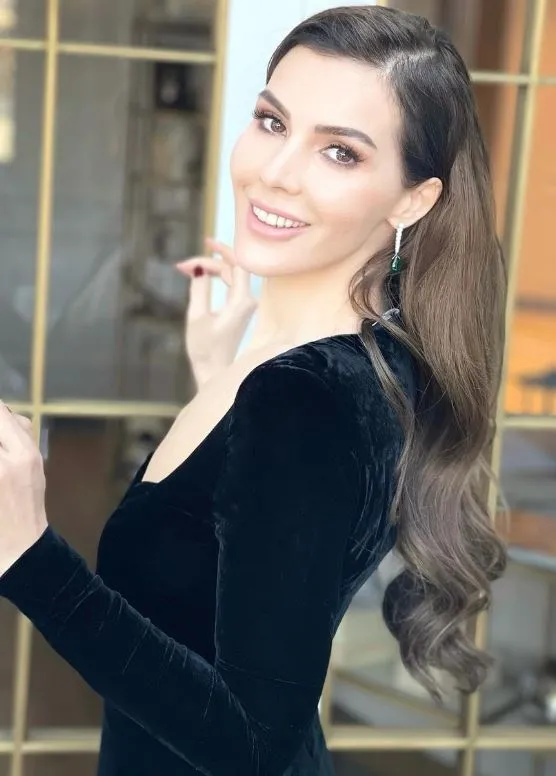 hatice-sendilin-20-kilo-verdiren-diyet-sirri-40lik-oyuncu-dogum-sonrasi-sadece-2-kural-ile-tig-gibi-kaldi-1703518634135.jpg 40'lık oyuncu doğum sonrası sadece 2 kural ile tığ gibi kaldı: Hatice Şendil'in 20 kilo verdiren diyet sırrı!-5