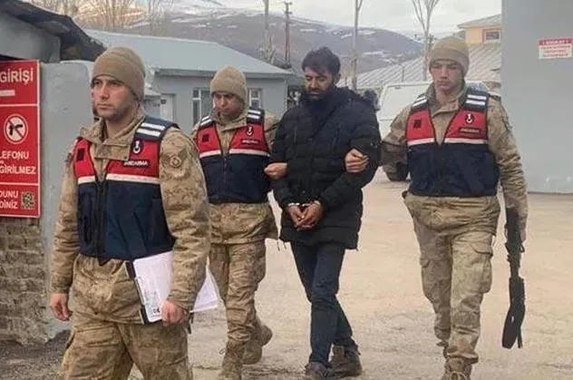 Erzurum’un Karayazı ilçesinde PKK/KCK üyesi şahıs saklandığı adreste yakalandı: Sonu dört duvar oldu