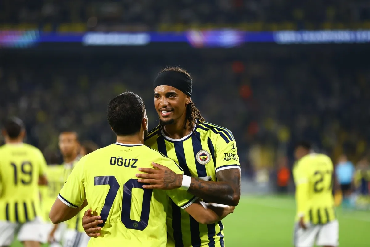 fenerbahceden-surpriz-galatasaray-derbisi-plani-1792741640889.jpg Kartal'dan sürpriz plan! Galatasaray derbisinde mevkiler değişecek: Ake yerine forma o ismin-3