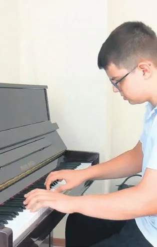 15 yaşındaki Mert, Joseph Haydn Konservatuvarı'na girmeye hak kazandı (Yurttan haberler)