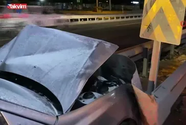 Kocaeli’de otomobil bariyere saplandı!